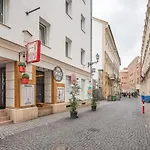 Great Near The Synagogue Apartman *