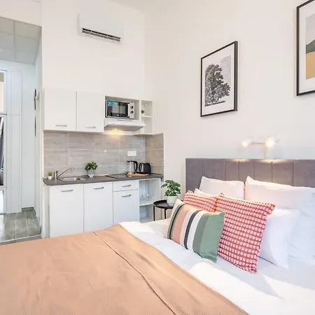 Great Near The Synagogue * Budapesta