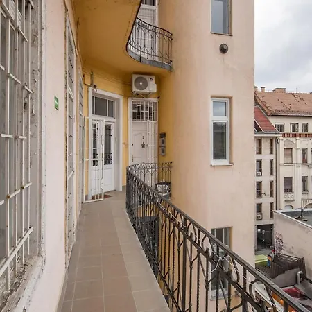 Great Near The Synagogue *